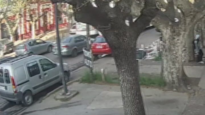 Se robó un auto e investigan si fue a buscar a su hijo a la escuela