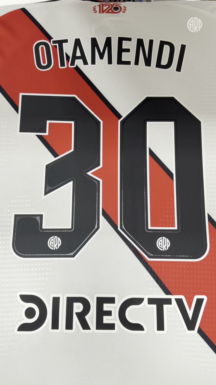 La opción "Otamendi #30" es una de las más pedidas por los hinchas