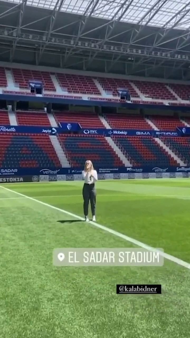 Kala Bidner ensaya el Himno Nacional argentino antes del partido de Argentina con Estonia