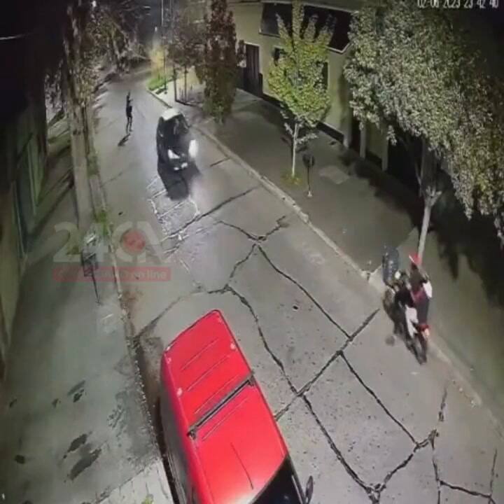 La Plata: cuatro motochorros intentaron robarle, pero logró esquivarlos