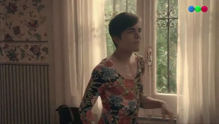 Emma retrocede en el tiempo 15 años atrás y recuerda la difícil relación que tenia. Fuente: Telefe