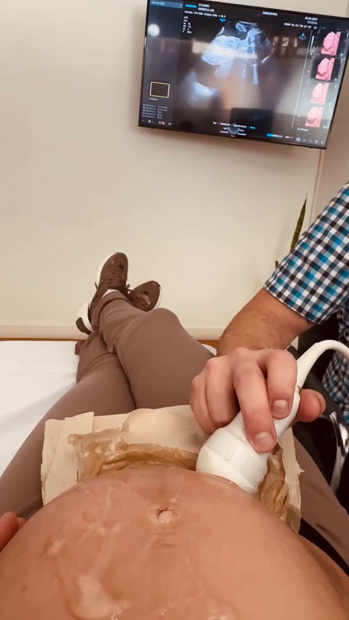Bargiela y Simeone mostraron la cara de su hijo