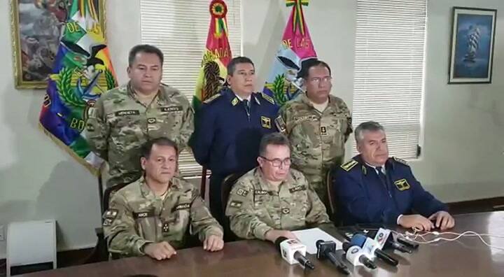 Las Fuerzas Armadas de Bolivia le 'sugieren' a Evo Morales que renuncie - Fuente: Youtube