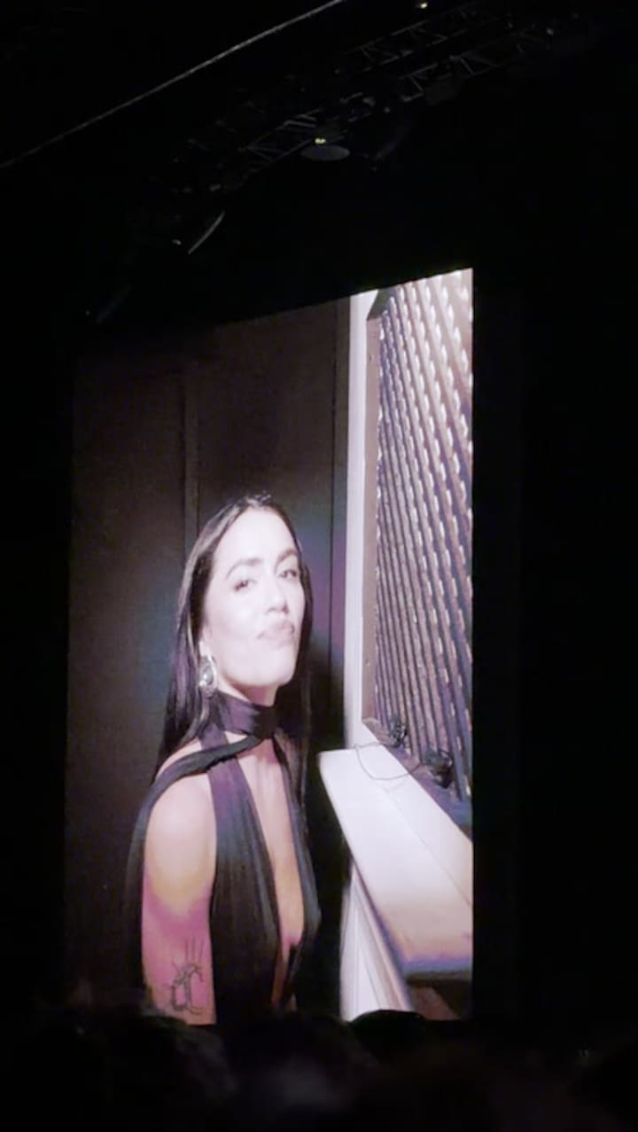 Lali le dijo a Rosalía que se casa