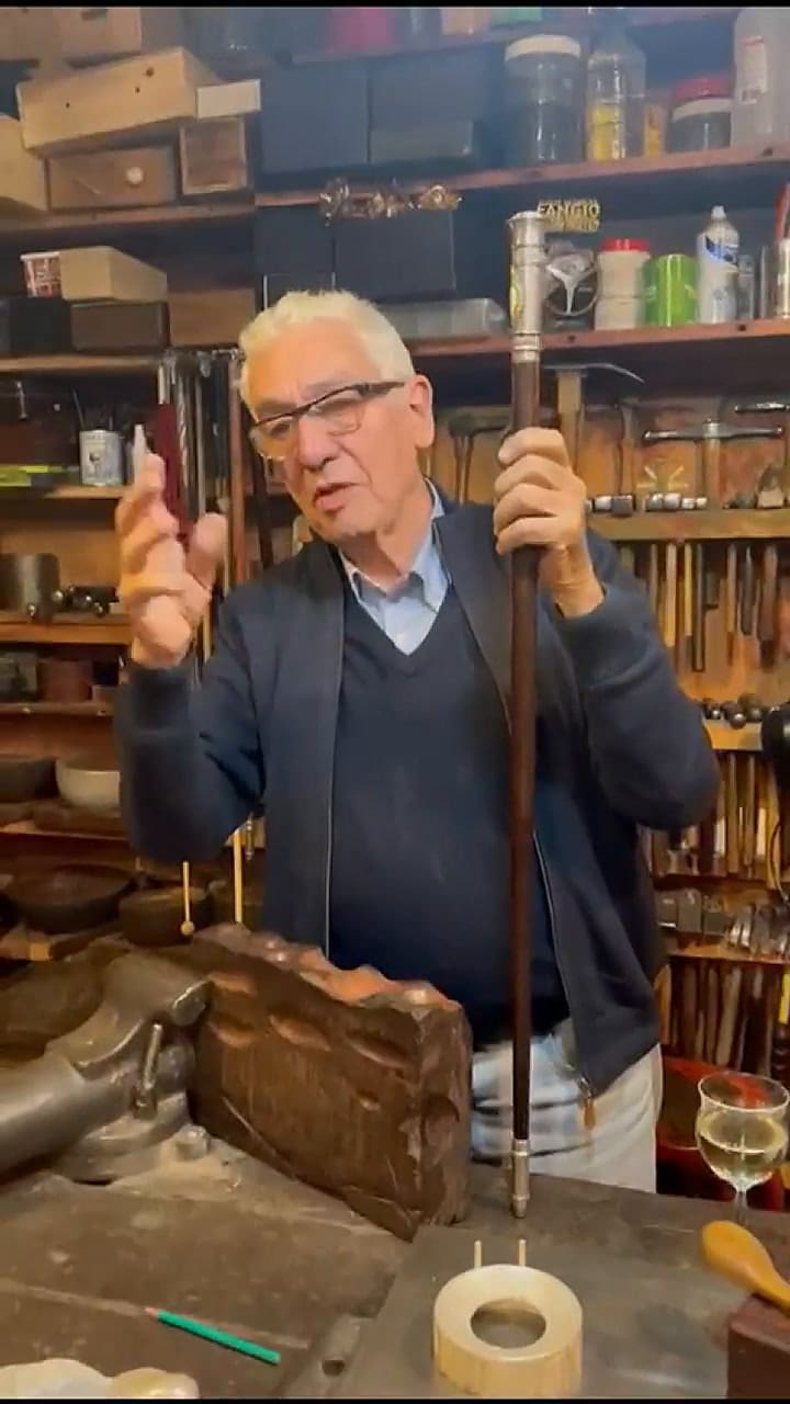 El bastón presidencial de Milei