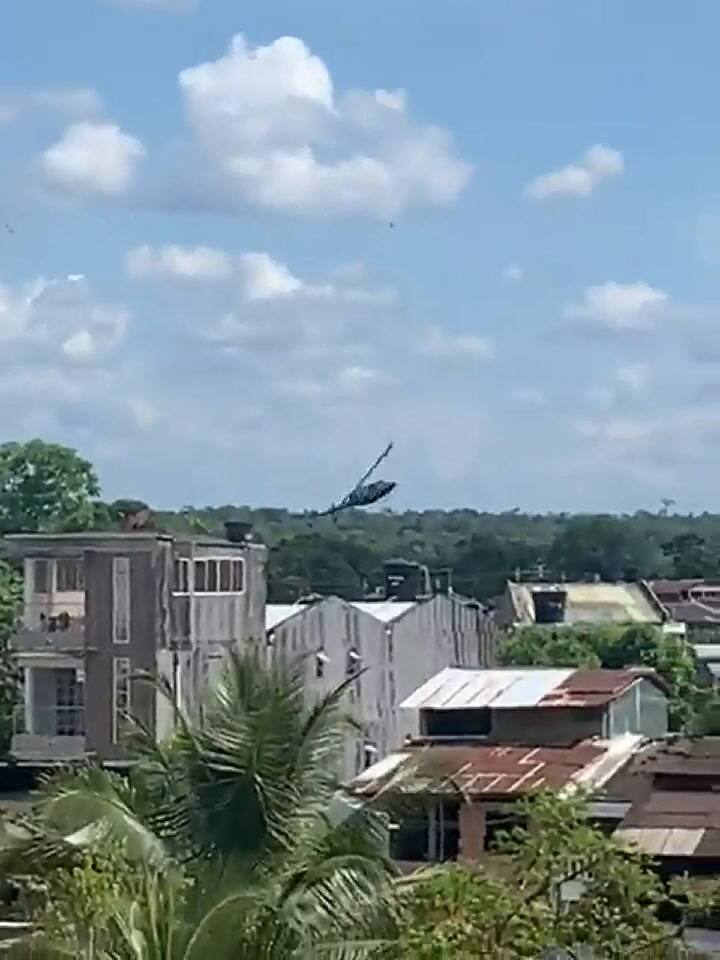 El momento en que se desploma el helicóptero en Colombia