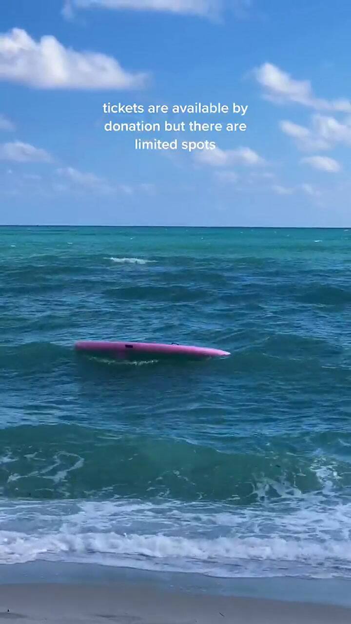 Tiktoker comparte su experiencia en 'Pink Meditation Buoys'