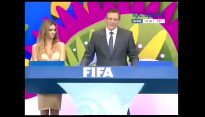 El gesto del “jefe” de Crespi en el sorteo de Brasil 2014