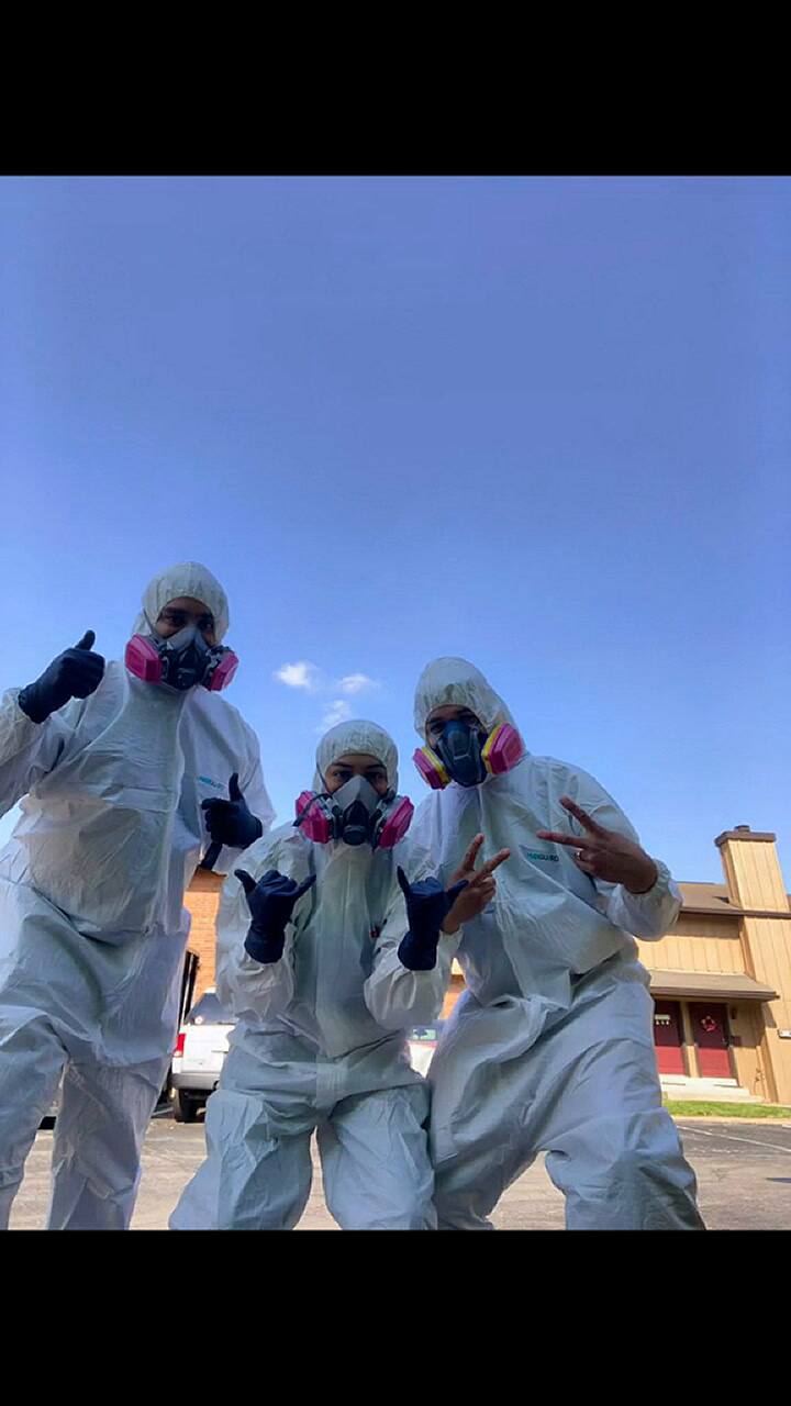 Limpiaron una casa que acumuló basura durante un año y descubrieron algo que los horrorizó