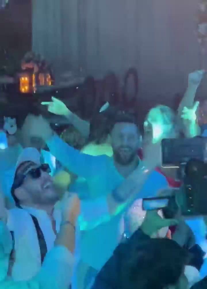 Messi cantó y bailó 'Muchachos' en la fiesta de 15 de su sobrina