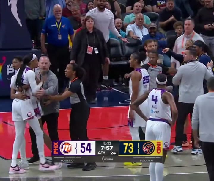 El altercado viral de Sophie Cunningham con su rival DeWanna Bonner durante un partido de la WNBA entre Indiana Fever y Phoenix Mercury