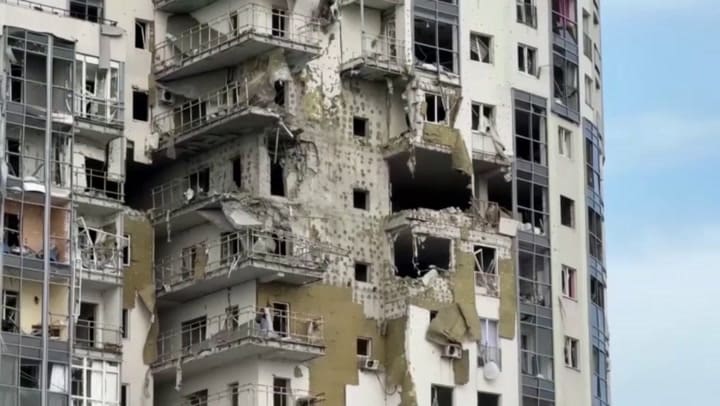 Así quedó uno de los edificios residenciales tras el ataque de Rusia