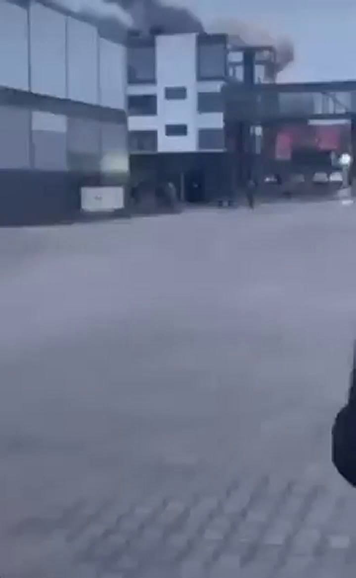 Un misil golpea contra el aeropuerto de vano-Frankivsk, en el oeste de Ucrania.