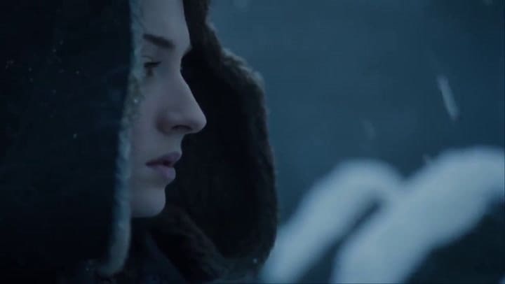 Arya y Sansa hacen equipo - Fuente: YouTube