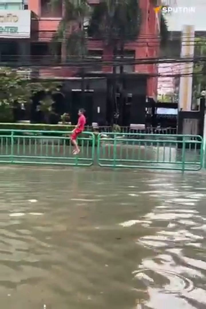 Gran parte de las calles de la capital estan inundadas