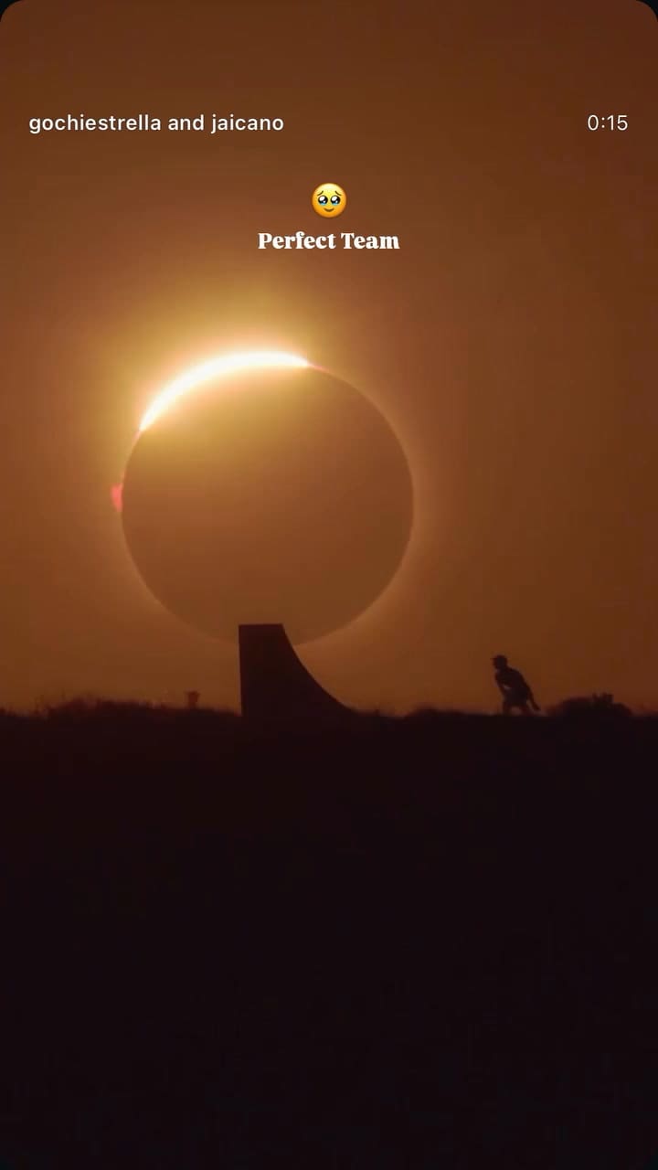 Así fue el salto de Danny León con el eclipse detrás