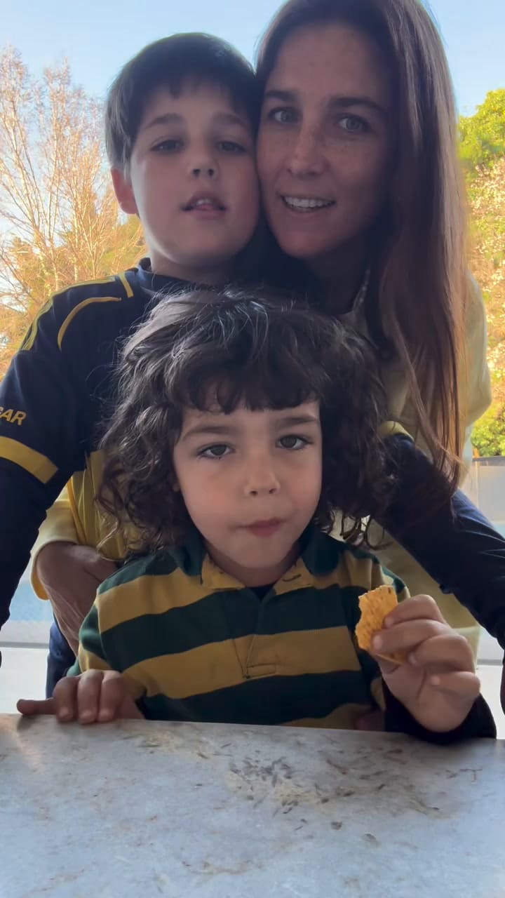 La reacción de Toribio y Belisario, hijos de Juana Repetto, al conocer que tendrán un hermanito