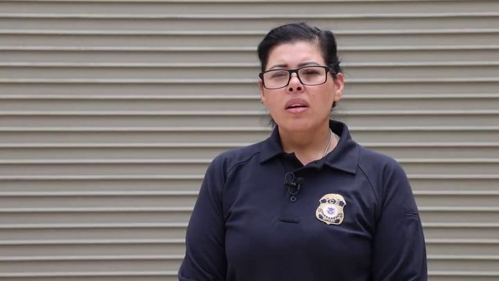 Una oficial de deportación del ICE en Texas cuenta cómo es su trabajo