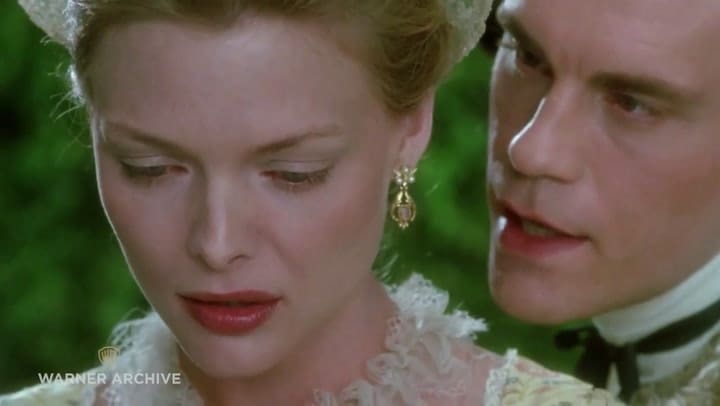 Michelle Pfeiffer y John Malkovich en Relaciones peligrosas - Fuente: YouTube