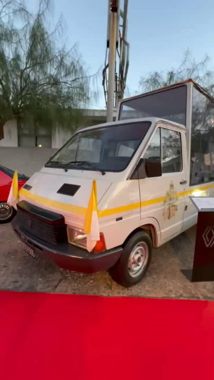 Papamóvil fabricado por Renault Argentina para la última visita de Juan Pablo II al país