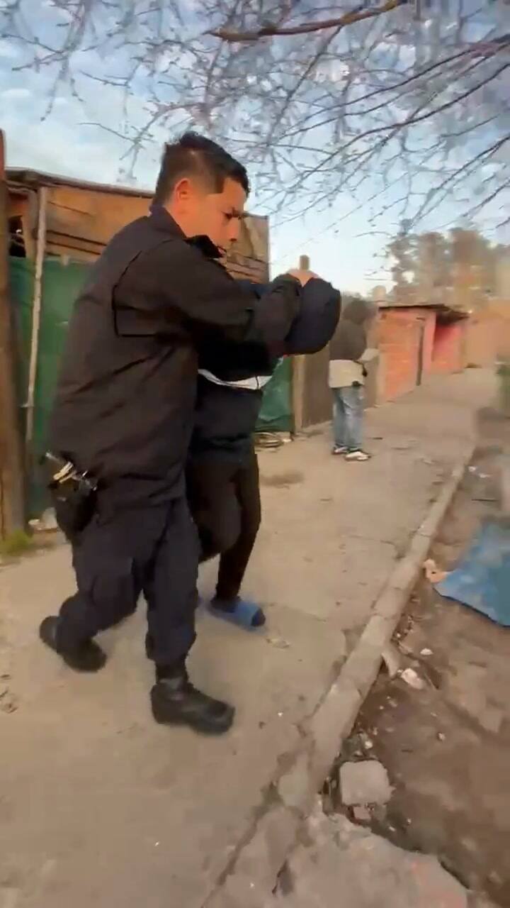 Las detenciones de los dos sospechosos del homicidio de un policía