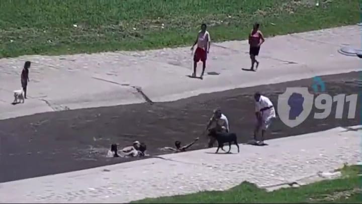 El impactante rescate de dos niños que fueron arrastrados por la corriente del Río Suquía
