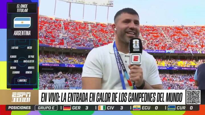 El saludo de Messi al Kun Agüero durante la entrada en calor