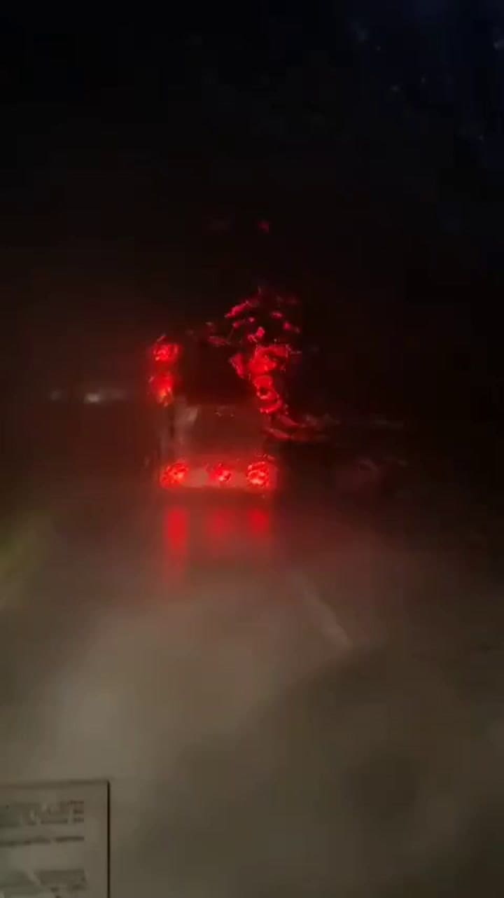 En la ruta cerca de San Nicolás volcaron dos camiones