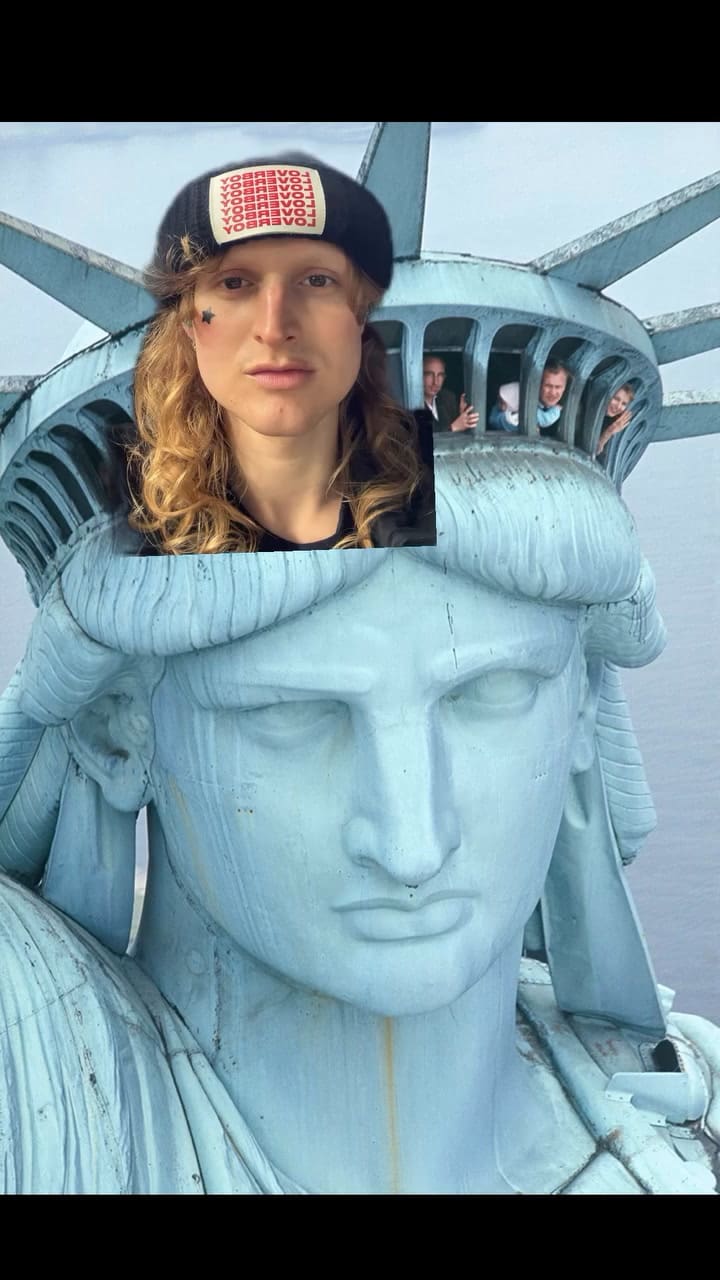 Se hizo viral en las redes sociales por su parecido con la Estatua de la Libertad