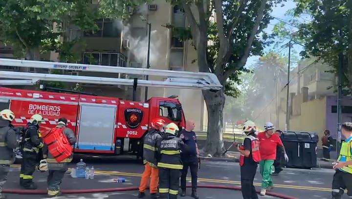 Fatal incendio en Flores contabiliza al menos dos muertos