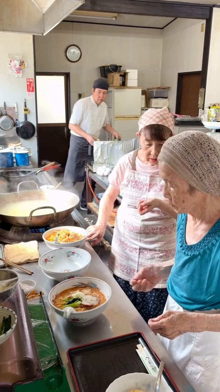 A los 103 años, Fuku Amagawa continúa trabajando cinco días por semana en el restaurante familiar
