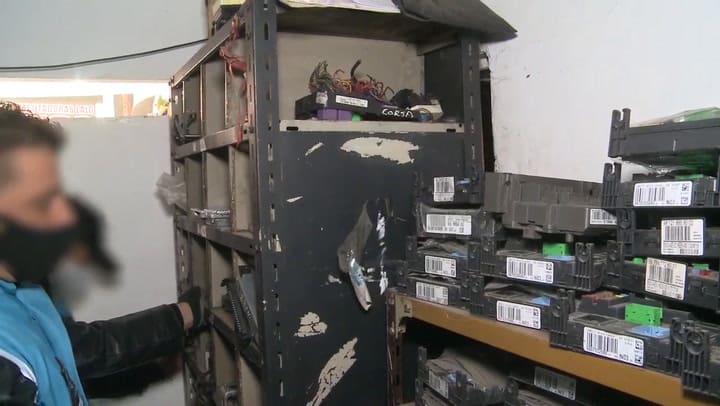 Desbaratan un desarmadero de alta gama en la calle Warnes