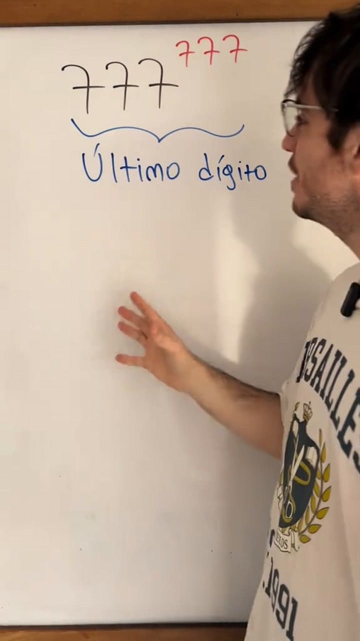 El creador de contenido el imprime humor a sus clases