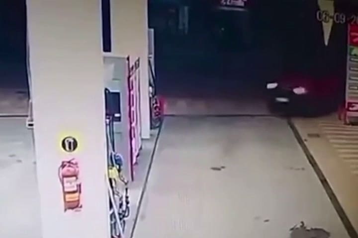 Se estrelló contra el surtidor - GIF.mp4