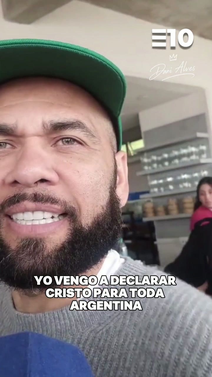 Dani Alves defendió a Messi, habló de Cristo y afirmó: “El fútbol no salva a nadie”