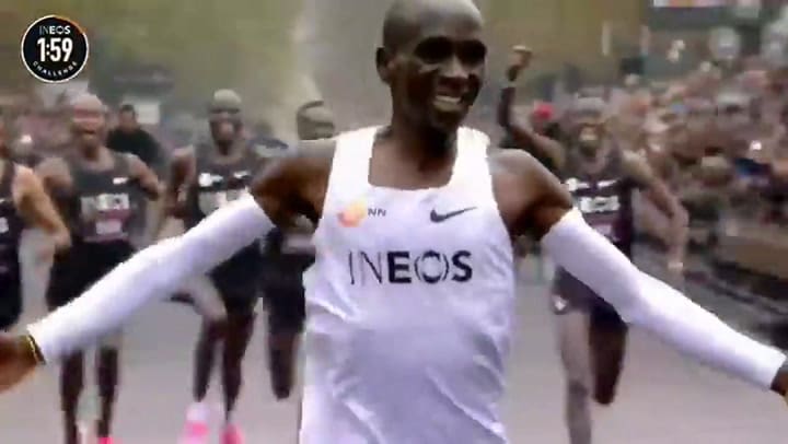 Kipchoge y sus 'zapatillas mágicas' - Fuente: Twitter