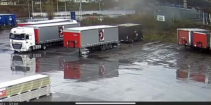 Un exjugador de la Lazio salió volando con su auto y se estrelló contra un gimansio