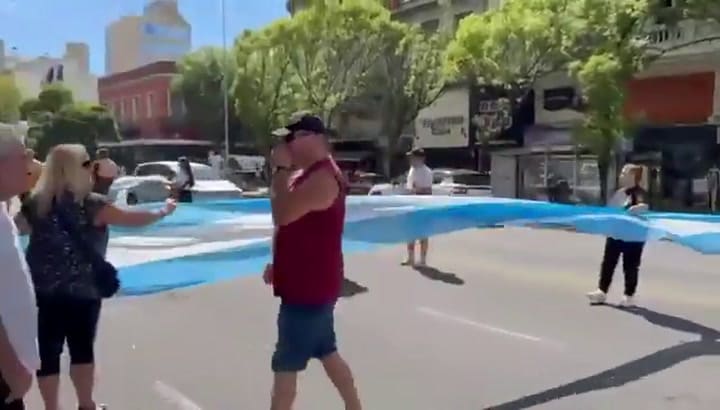 Mar del Plata, bajo tensión: reclamo policial derivó en incidentes y un comisario
