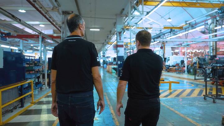 Mercedes-Benz Camiones Y Buses celebra su cuarto aniversario y se despide de su histórica planta en Virrey Del Pino