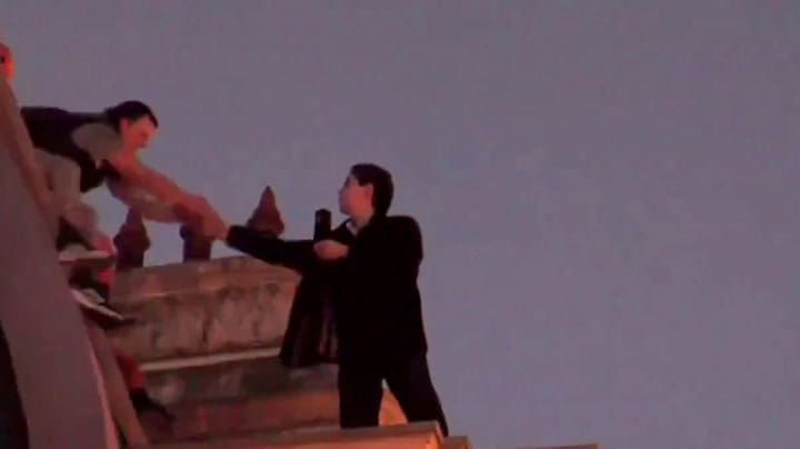 Un hombre amenazó con saltar al vació desde la terraza del Centro Naval en Retiro