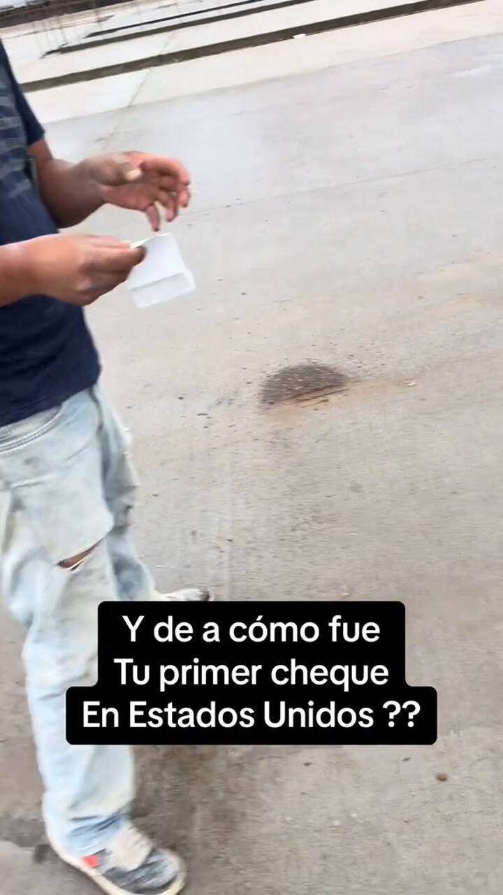 Es latino, migró a EE.UU. y mostró cuánto recibió en su primer cheque de trabajo en Texas: “Valió la pena”