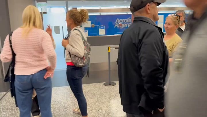 Pasaportes defectuosos: El Renaper indicó que hay alrededor de 5500 libretas con fallas que no se leen en los puestos migratorios; se montó un operativo para revisar la validez de miles de pasaportes