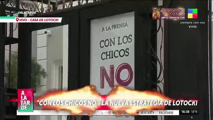 Lotocki pegó carteles en su casa con una fuerte advertencia a la prensa