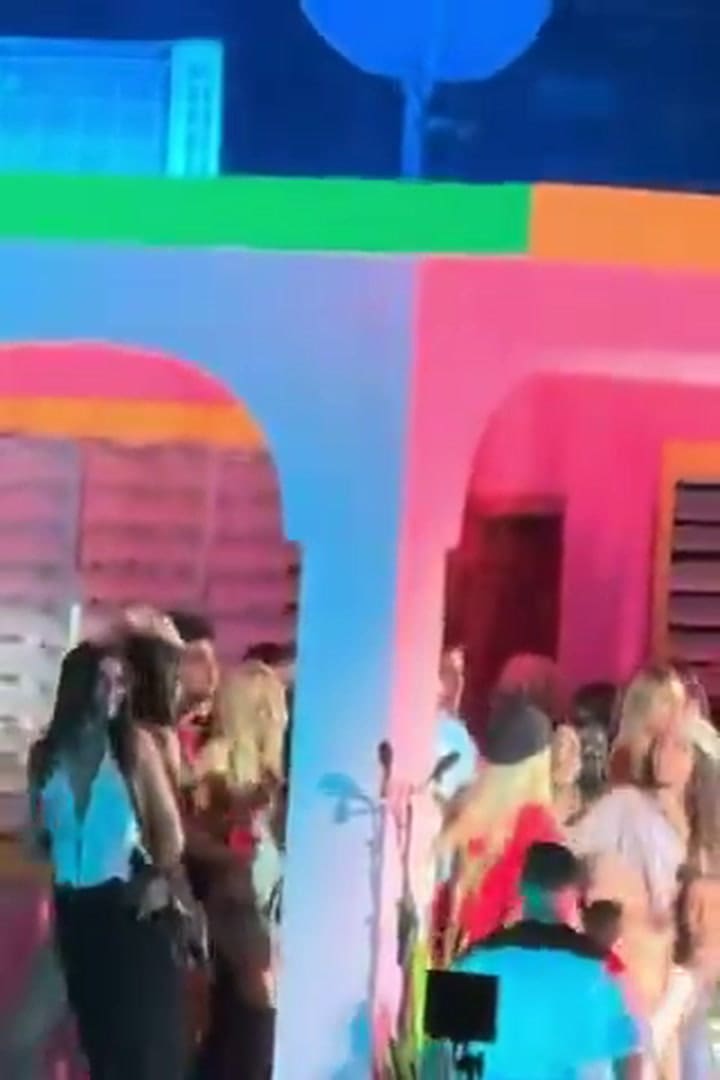 Tini Stoessel en la Casita de Bad Bunny