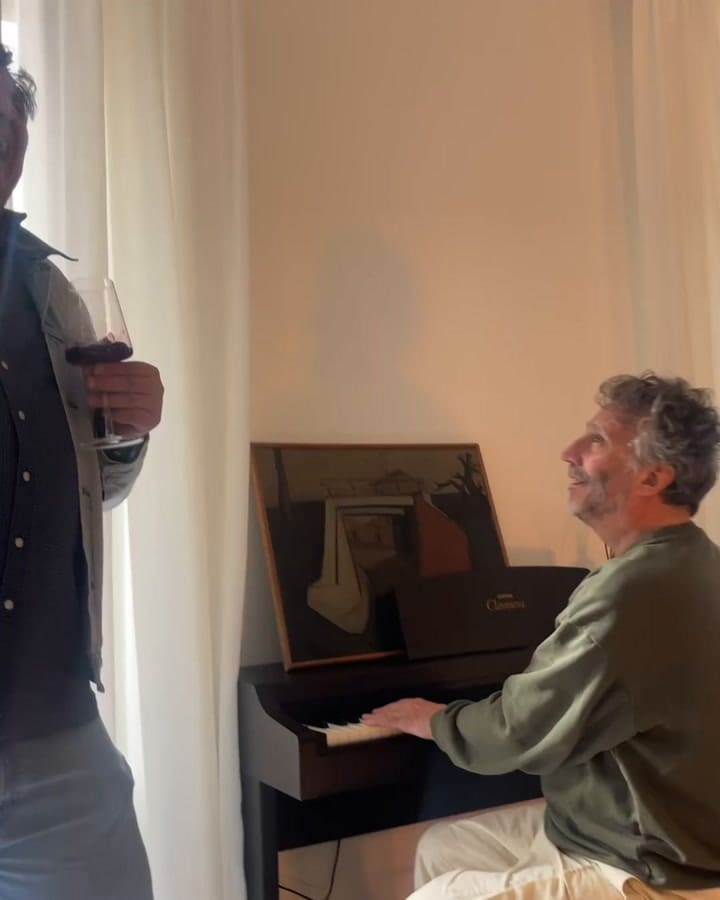 Germán Burgos mostró sus dotes musicales