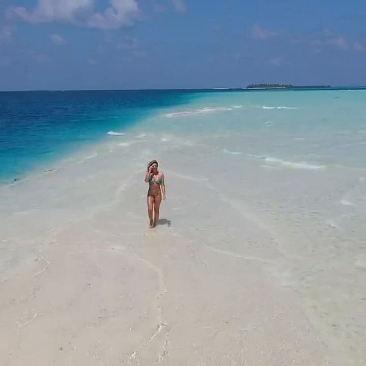 A punto de cumplir 50 años, Débora Plager posó en bikini y encendió las redes - Fuente: Instagram