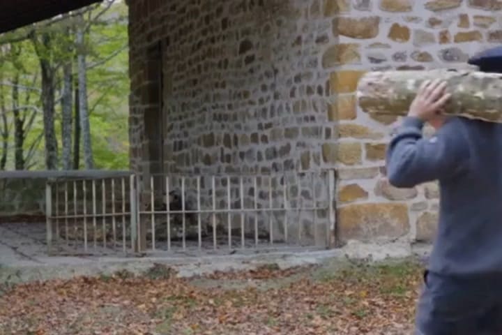 Iker, youtuber que vive en la montaña sin conexión a la red eléctrica - Basquecraft