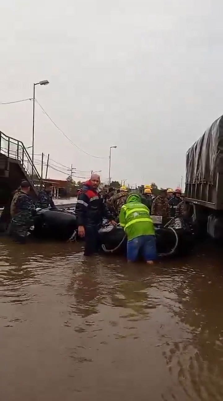 Las Fuerzas Armadas asisten a los afectados en Zárate y Campana