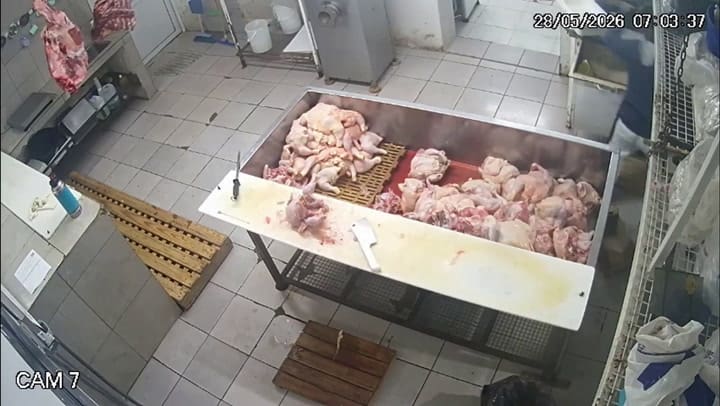 Intentó envenenar a su compañero de trabajo con raticida y quedó registrada en video