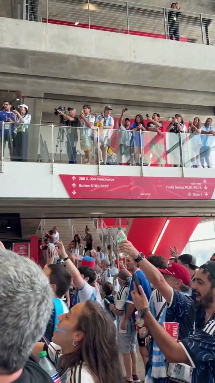 Los argentinos se quedaron cantando en el estadio